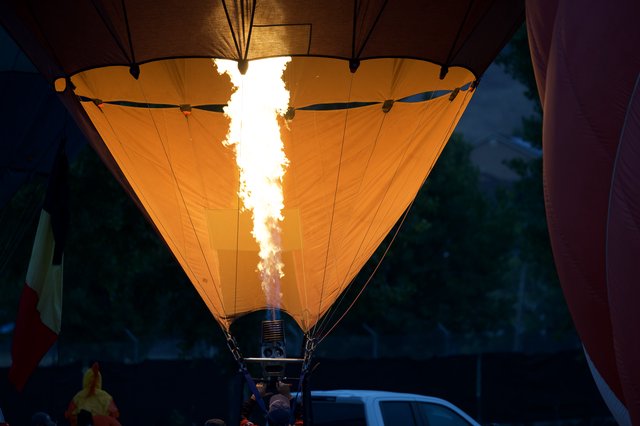 Fire and Fabric: Hot Air Balloon Ignition at Dawn