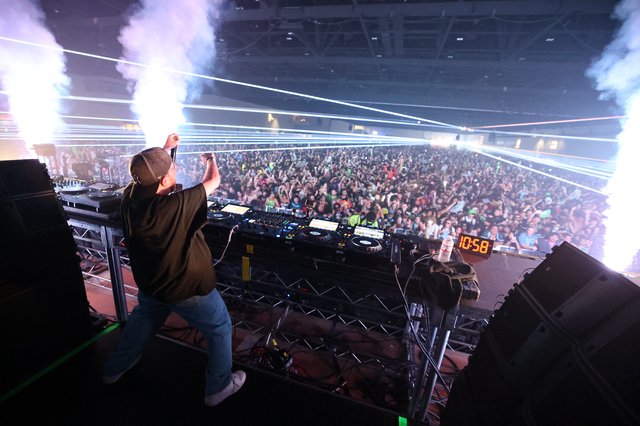DJ Commands Massive Crowd at Wobbleland Festival 2026