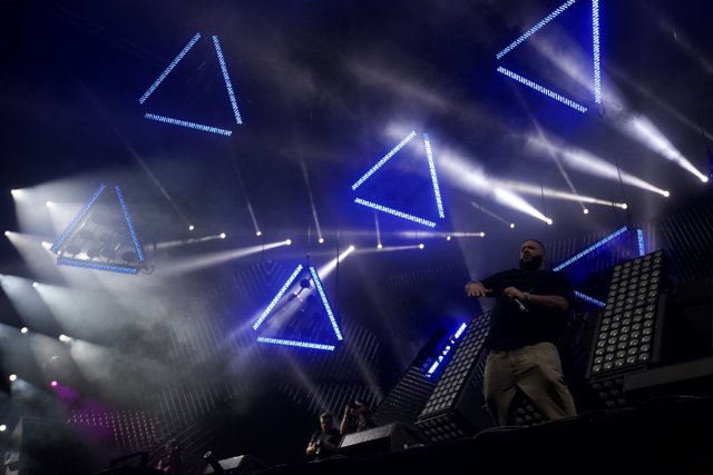 DJ Khaled rocks the stage with hypnotic blue light show