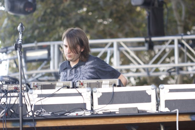 Electronic Musician Rocks the Crowd
