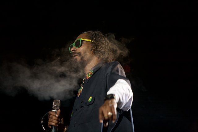 Snoop Dogg Lights It Up at O2 Arena