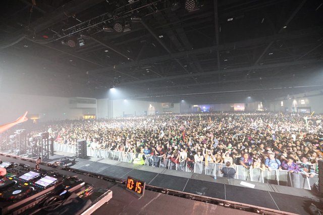 Massive EDM Crowd Surges at Wobbleland 2026