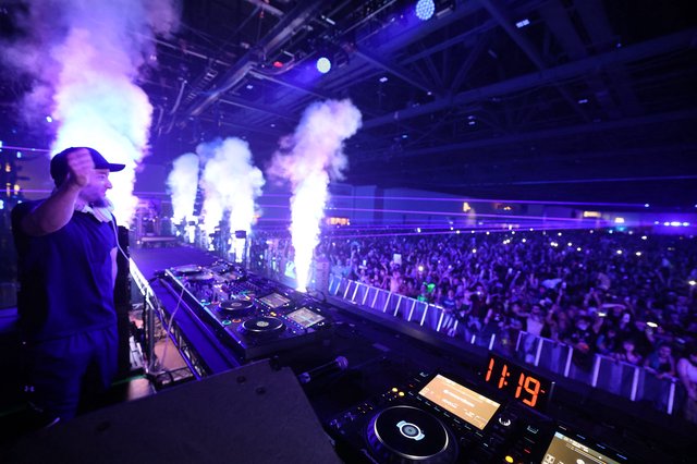 DJ Ignites Massive Crowd at Wobbleland 2026