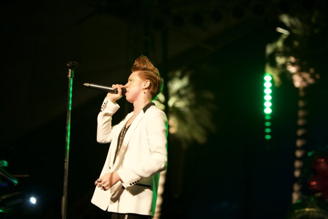 White-suited Vocalist Rocks Cochella 2010