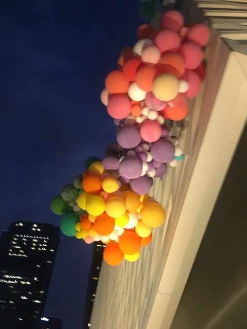 Bright Balloon Spheres