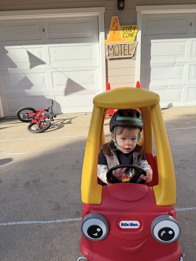 Little Driver's Cozy Cone Motel Adventure
