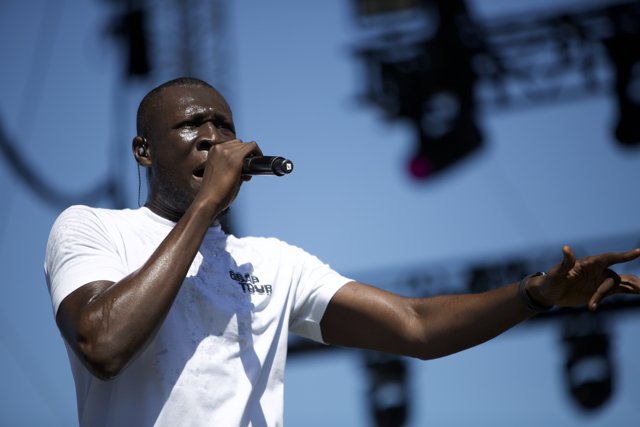Stormzy electrifies the crowd with solo performance