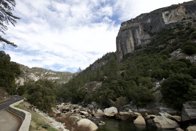 Yosemite's Majestic Mountain Range