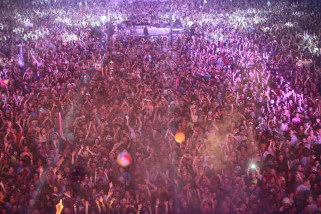 The Roaring Crowd at Coachella Weekend 2
