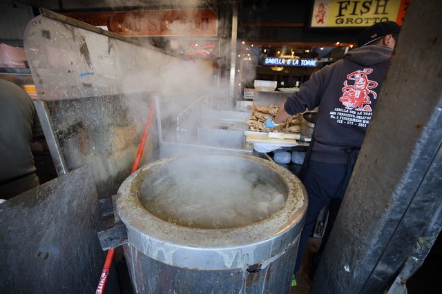 Traditional Crab Cooking at Sabella & La Torre Stand