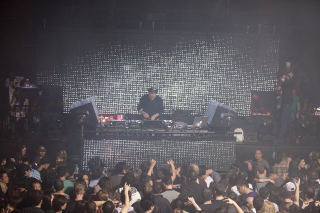 DJ Sasha electrifies the crowd at Sierra Madre concert