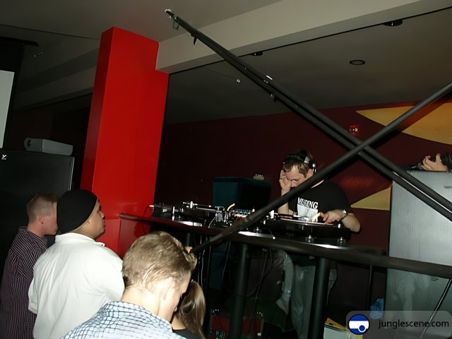 Club DJ Jams to the Beat