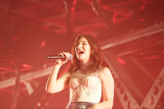 Lorde Lights Up the Stage with Her Solo Performance