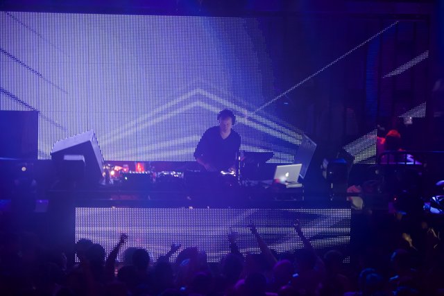 DJ Sasha Rocks the Crowd in California