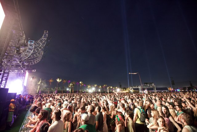 Coachella 2011: A Sea of Music Lovers Under the Night Sky