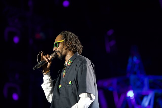 Snoop Dogg Rocks the Crowd at Coachella 2012