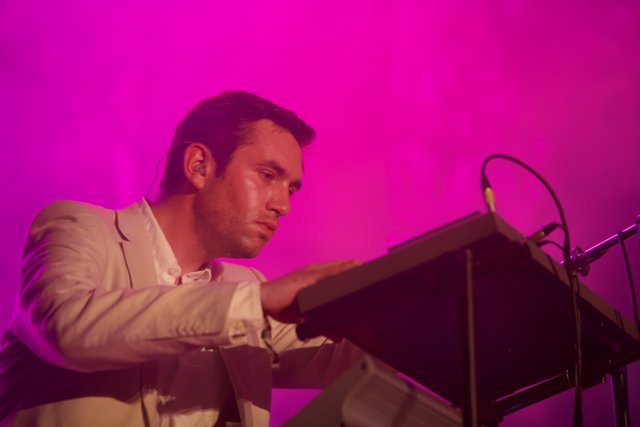 White-suited Pianist Takes the Stage at Coachella