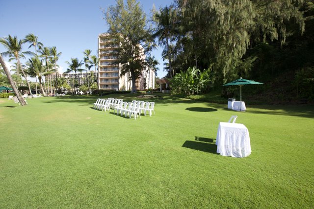 Outdoor Wedding Ceremony at a Hawaiian Resort
