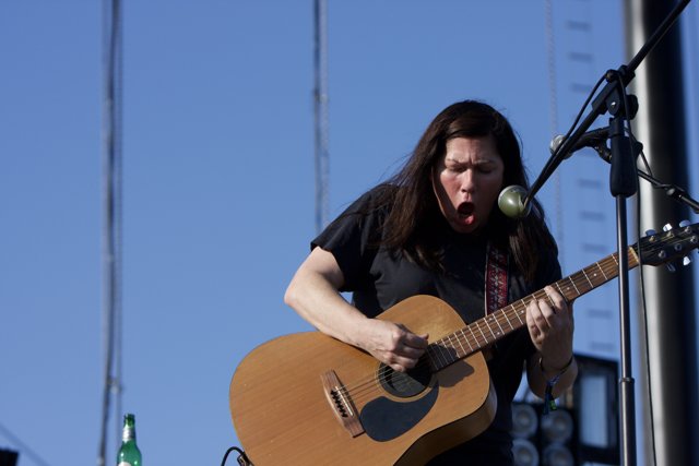 Kim Deal mesmerizes the crowd with her acoustic guitar at Coachella