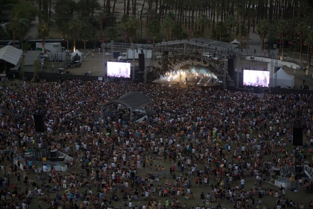 Coachella Concert Crowd takes over the Metropolis