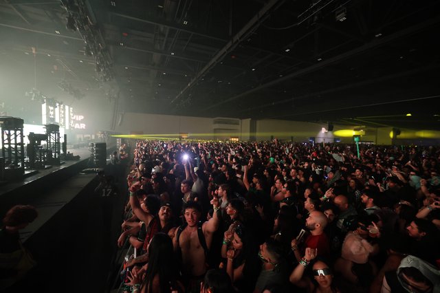 Massive Indoor Crowd Surges at Wobbleland 2026