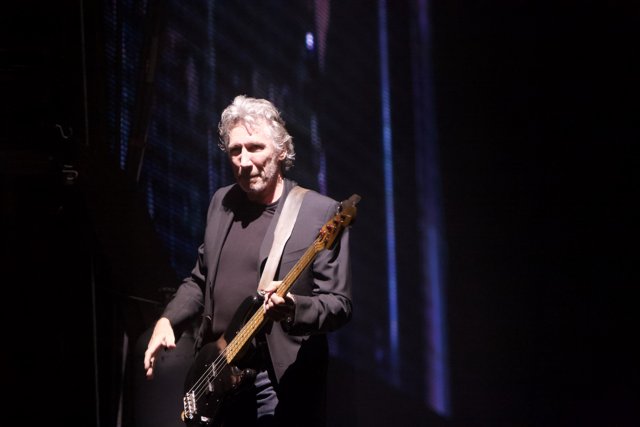 Roger Waters Shreds on His Guitar
