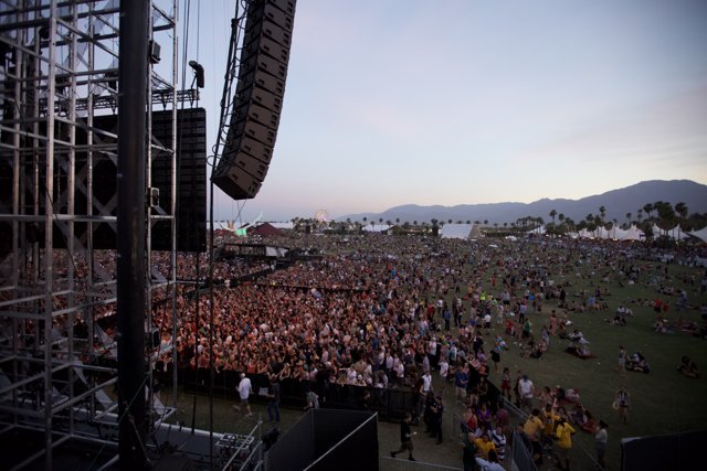 Coachella 2011: Sunday Music Festival Crowd