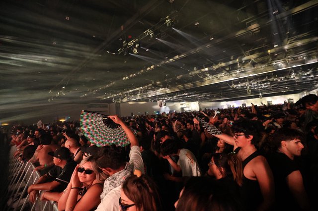 Massive Indoor Crowd Surges at Wobbleland 2026