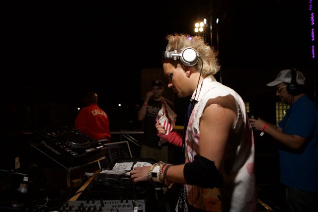 DJ Q Entertains the Crowd at EDC 2007