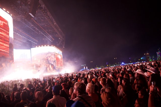 “Electric Nights at Coachella 2024: Capturing the Pulse of the Festival”