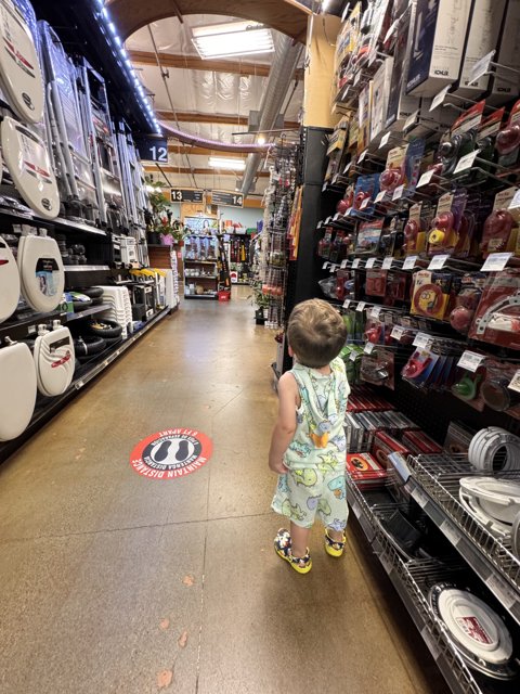 Little Explorer in the Aisle