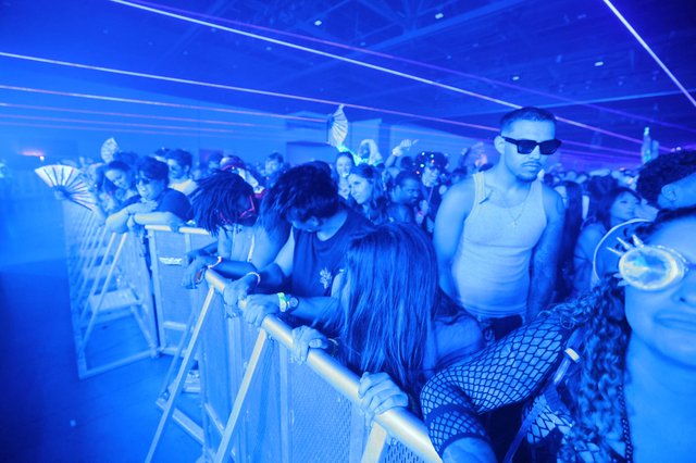 Electric Blue Crowd Surges at Wobbleland 2026