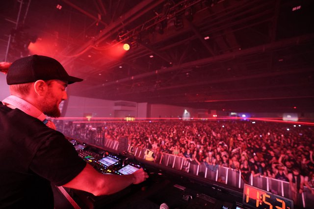 DJ Commands Massive Crowd at Wobbleland 2026