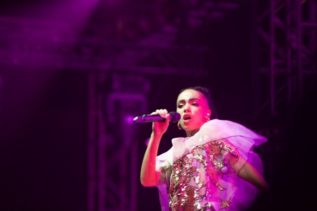 FKA Twigs: Shimmering Star on Stage