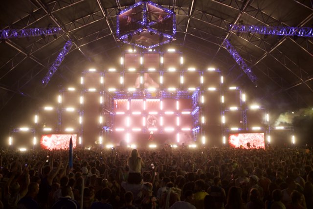 Coachella Stage Lights up the Crowd