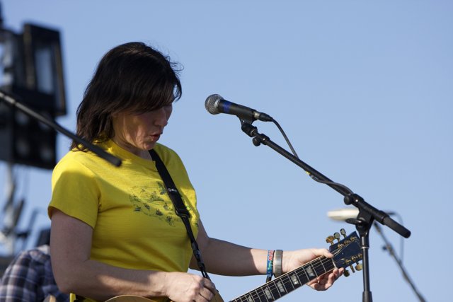 Yellow Shirted Guitarist Rocks 2008 Coachella Festival