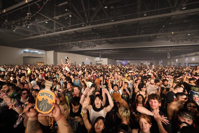 Massive Indoor Crowd Erupts at Wobbleland 2026