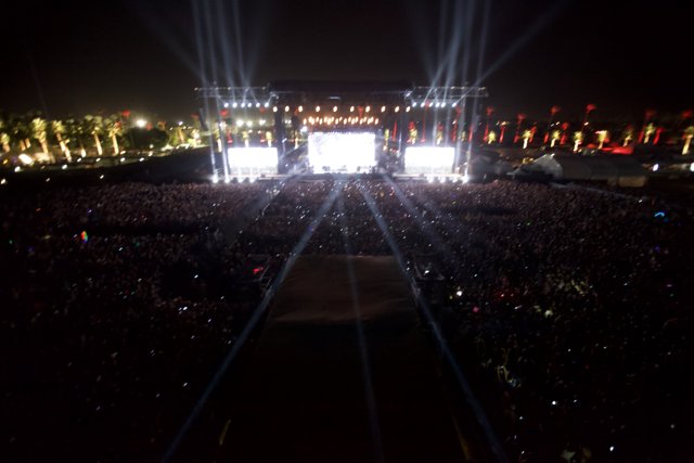 Shining Lights and Buzzing Crowds at Coachella 2013
