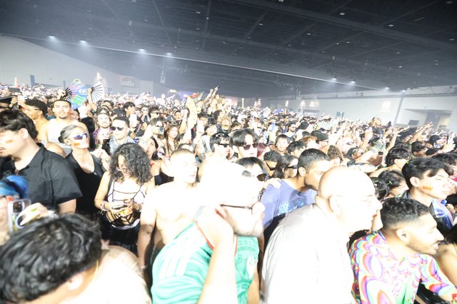 Massive Indoor Crowd Erupts at Wobbleland 2026