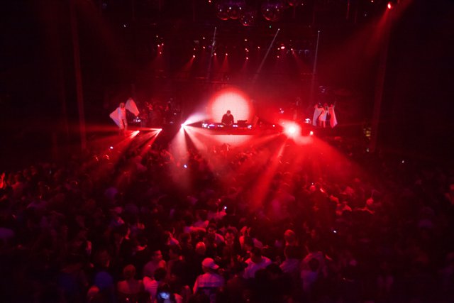 Red Lights and Raving Crowds at Sasha's 2010 Concert
