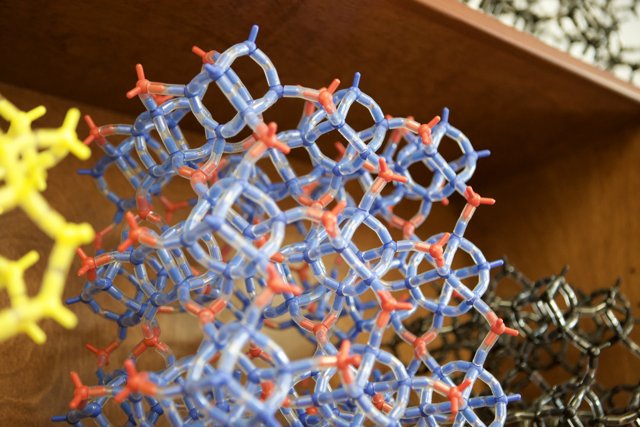 Molecular Pattern Toy