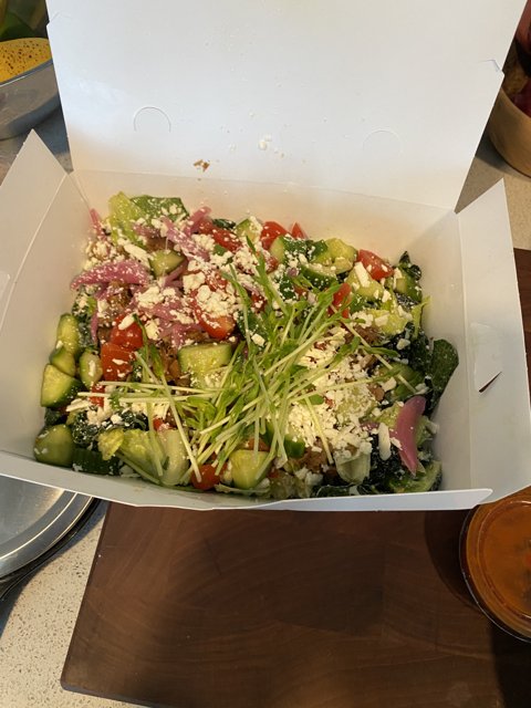 Fresh and Ready-to-Go Salad Box