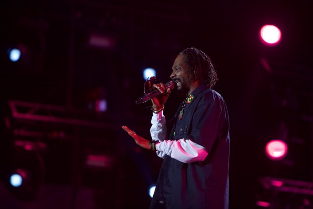 Snoop Dogg Lights Up Summer Jam 2012