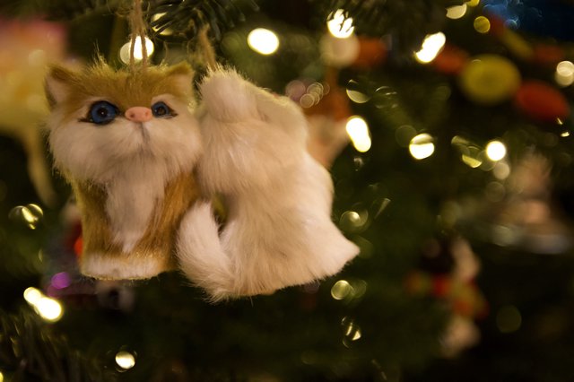 Fluffy White Cat Christmas Tree Ornament