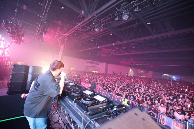 DJ Ignites Massive Crowd at Wobbleland 2026
