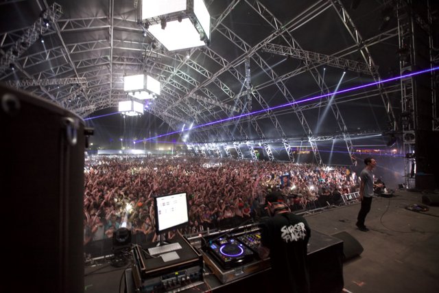 DJ Wows the Coachella Crowd