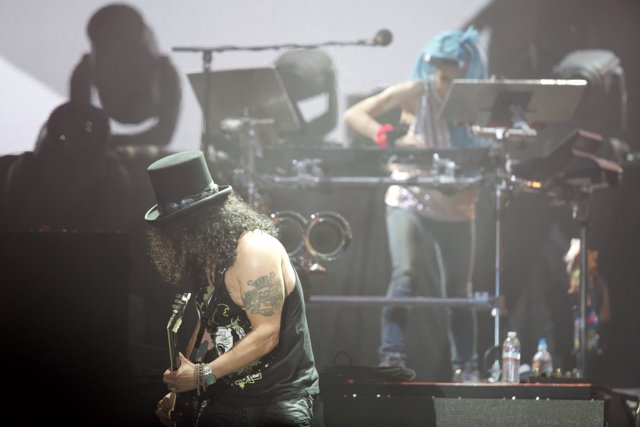 Slash and The Boys Rock the O2 Arena in London
