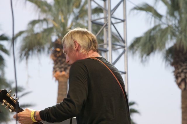 Guitarist serenades the palm trees at Coachella 2009