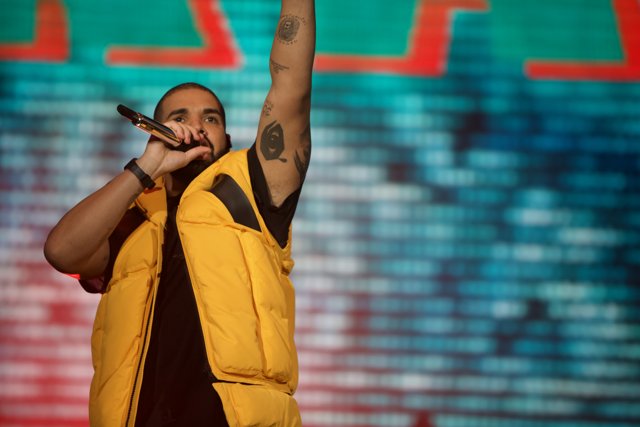 Drake's Solo Performance lights up O2 Arena in London