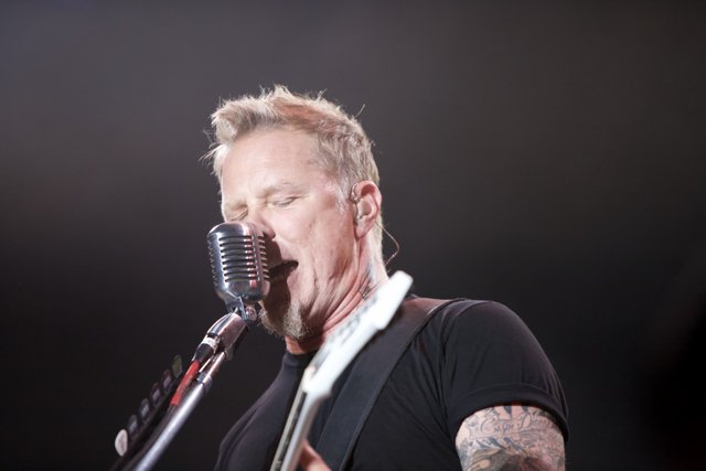 Electrifying Performance by James Hetfield of Metallichead